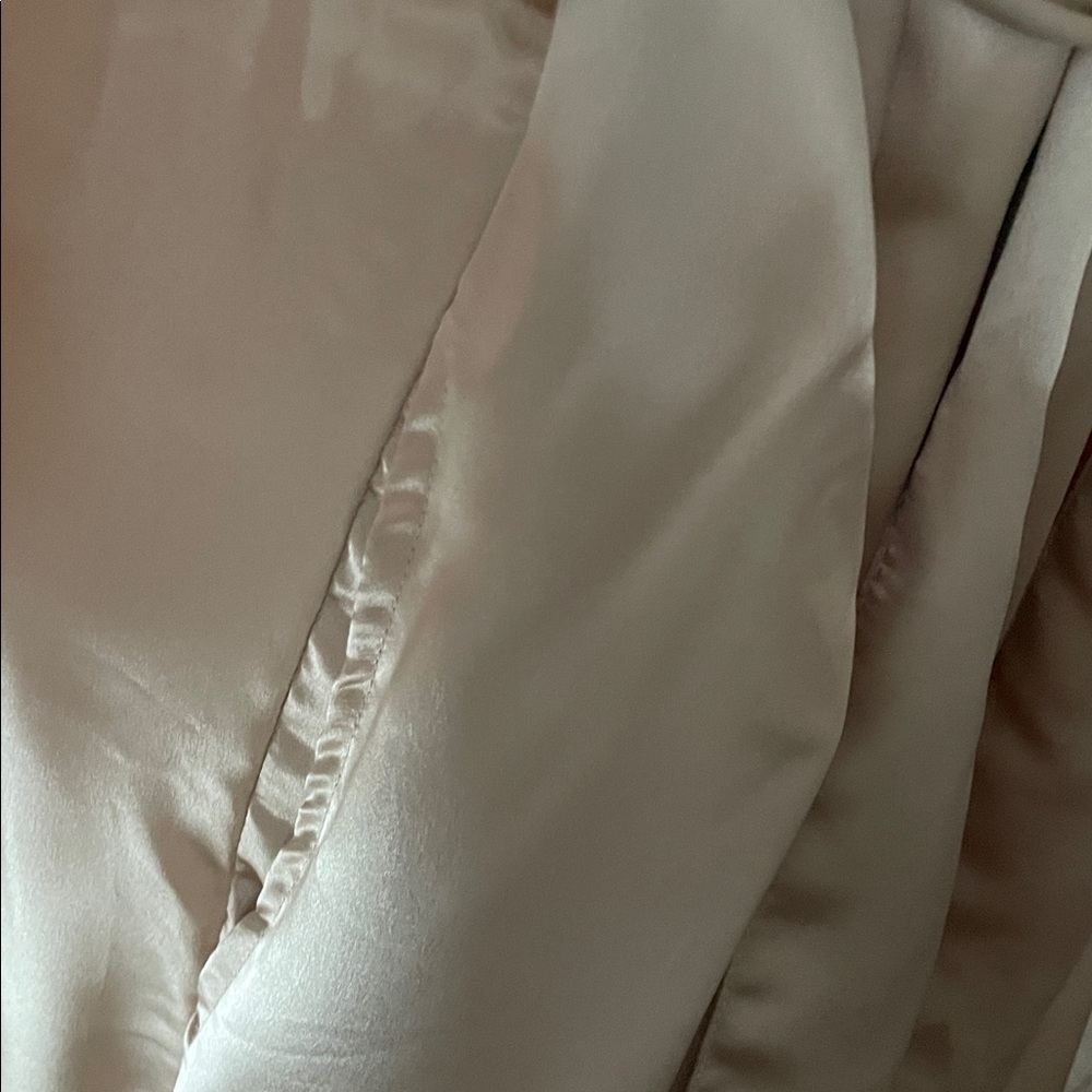 Elegant Satin Robe - Picture 2 of 4